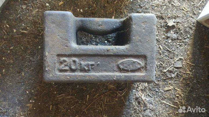 Квадратная гиря на 20 килограмм