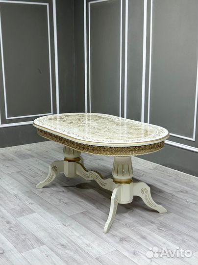 Стол и стулья в гостиную. В наличии