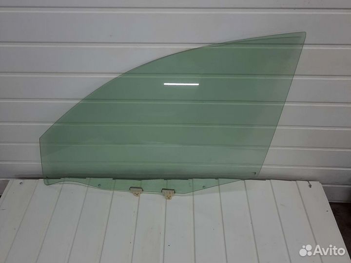 Передний левый стекло на Ниссан Альмера N16