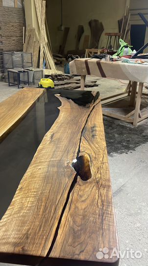 Стол из слэба и смолы / Стол из массива