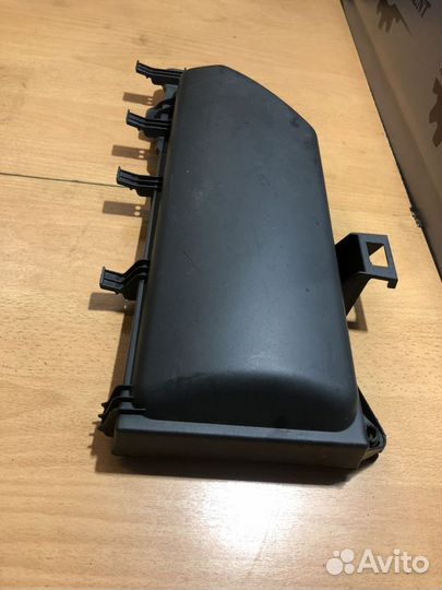 Крышка правого салонного фильтра BMW e60