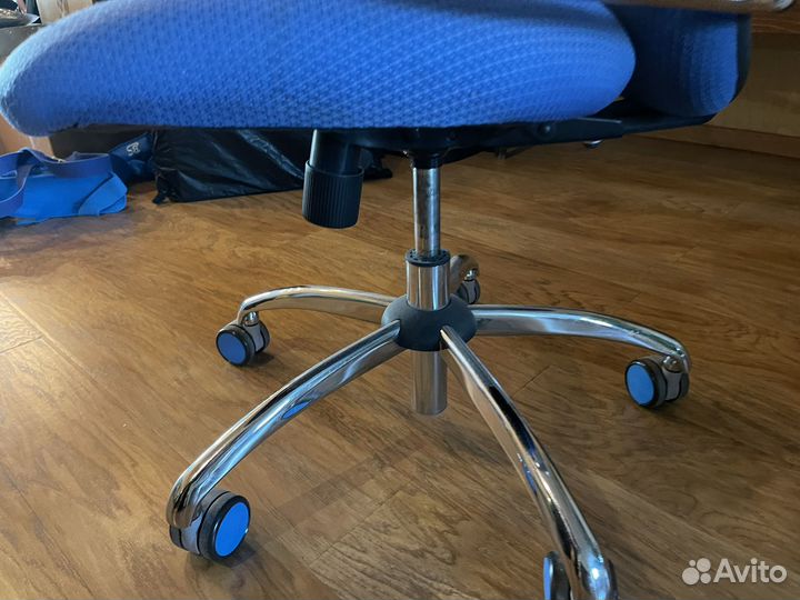 Компьютерное офисное кресло