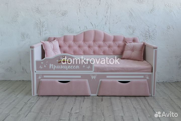 Кровать мягкая