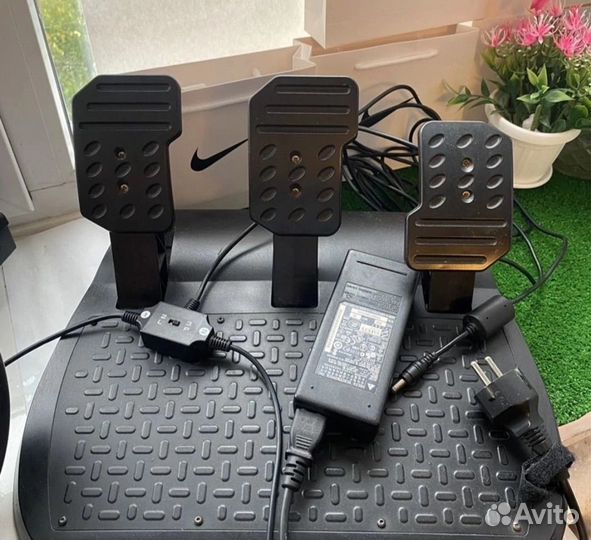 Игровой руль thrustmaster