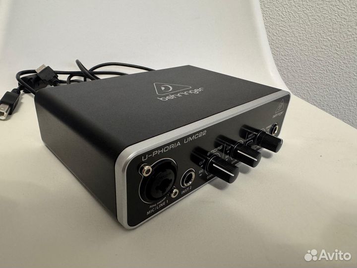 Внешняя Звуковая карта Behringer U-Phoria UMC22