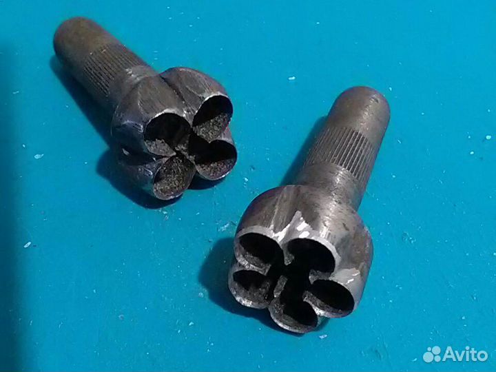 Старые инструменты. Тиски маленькие