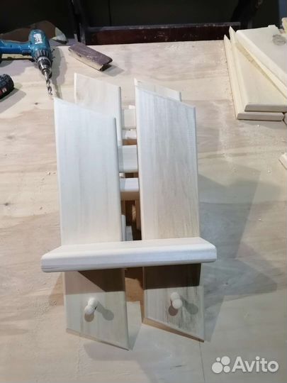 Вешалка с полкой