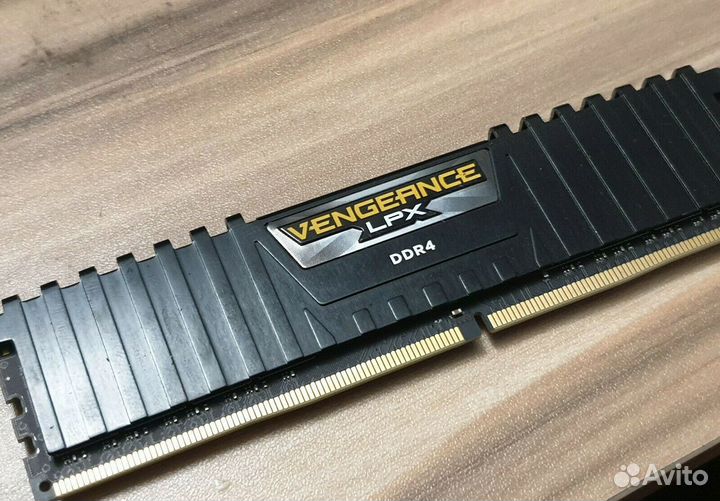 Corsair Vengeance LPX 32 GB (4 по 8 GB)