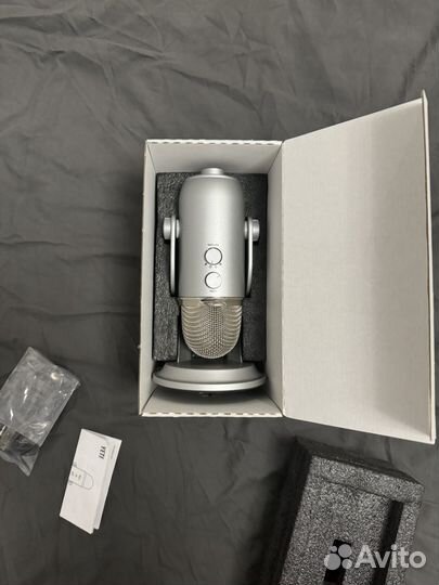 Микрофон Blue Yeti