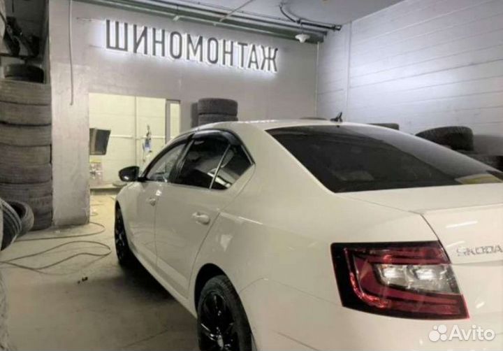 Triangle PL01 235/40 R18 95