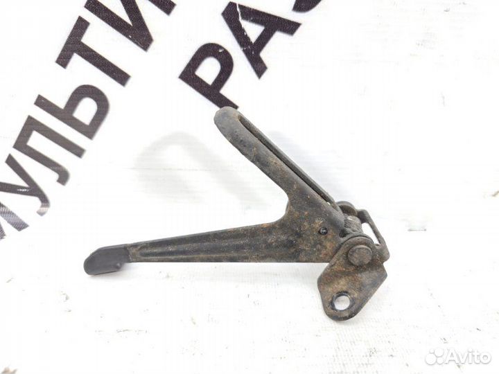 Крюк замка капота Toyota Avensis 3