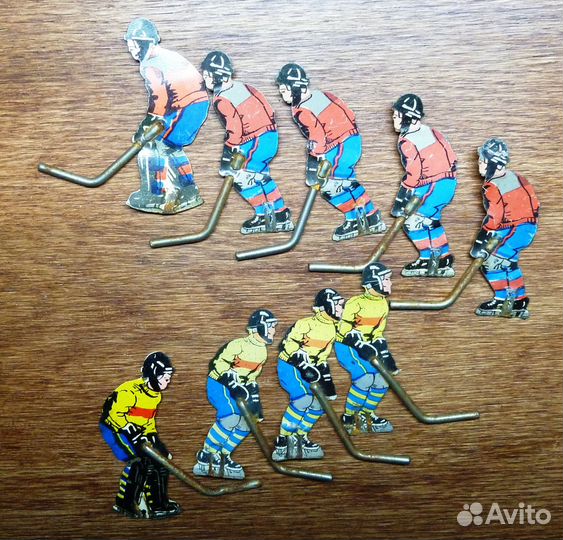 Фигурки хоккеистов для настольной игры