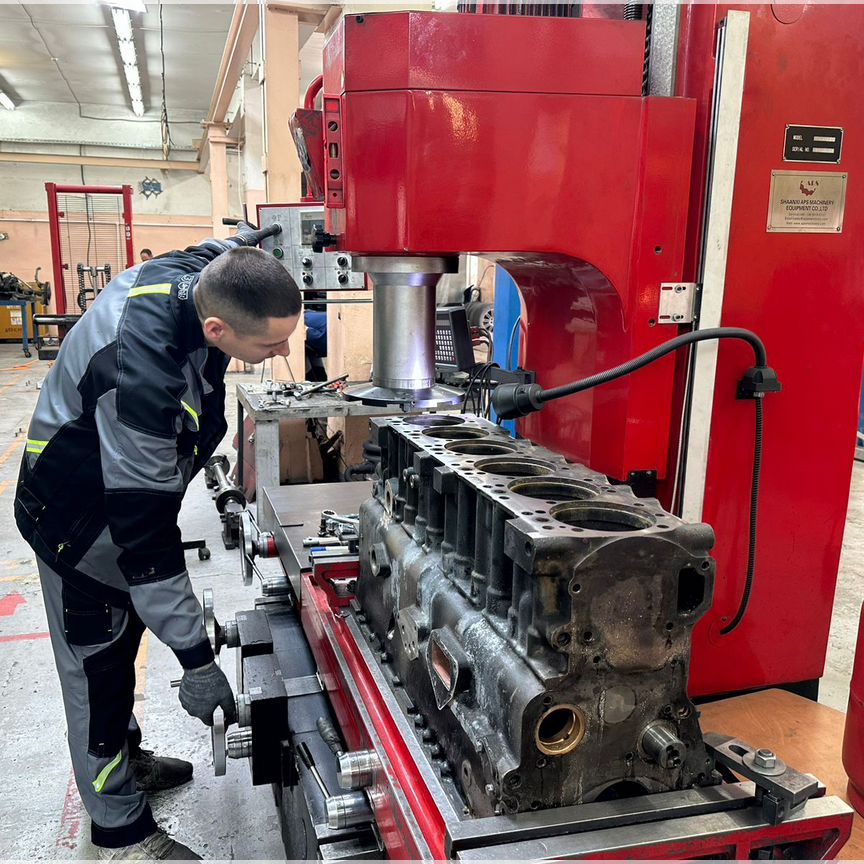 блок цилиндров двигатель v 8 - Услуги и сервисы в Москве