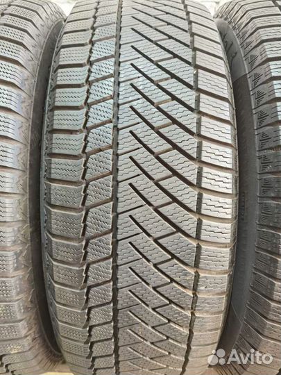 Continental ContiVikingContact 6 235/60 R17 97V