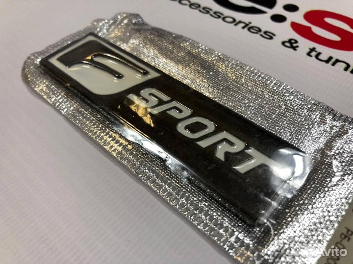 Эмблема Lexus F-Sport Длинная Черная K2073