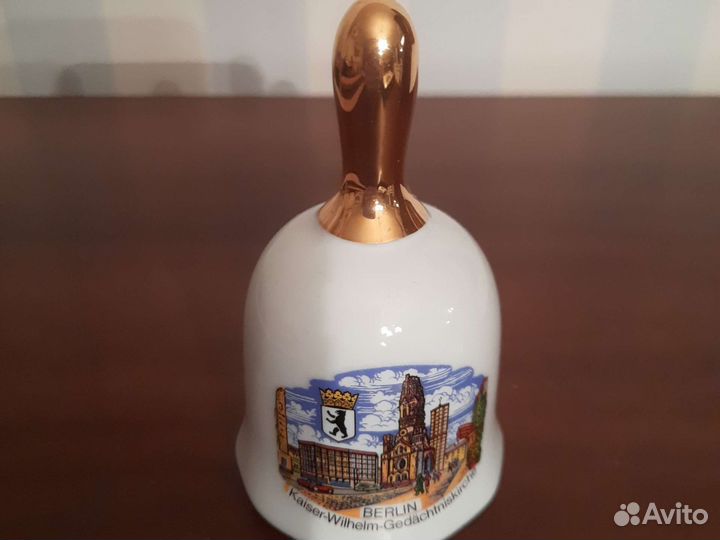 Фарфоровый колокольчик, Берлин