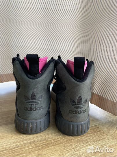 Кроссовки Adidas женские