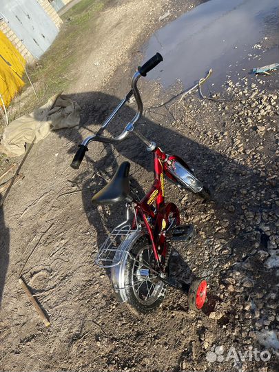 Детский велосипед четырехколесный