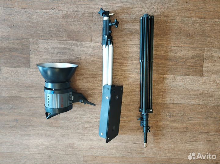 Комплект студийного света Falcon Eyes