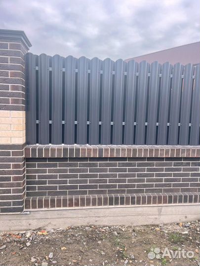 Забор из евроштакетника