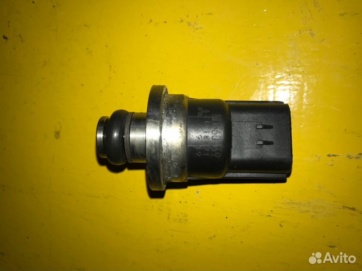 Датчик давления топлива митсубиси MD360939
