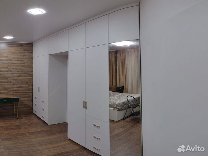 Шкаф