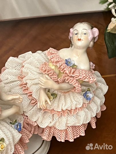 Фарфоровые статуэтки кружевницы Германия