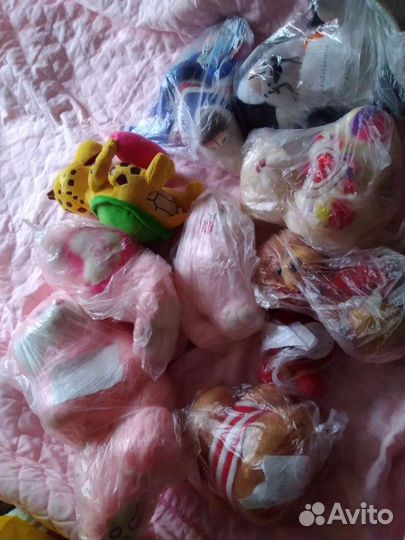 Мягкие игрушки. Новые.Кроватка для куклы