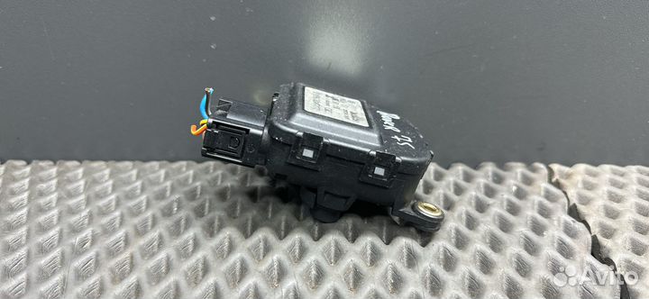 Моторчик заслонки печки Rover 75 2002 0132801150