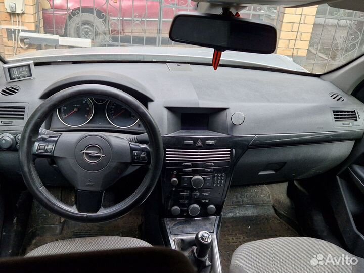 Opel Astra 1.3 МТ, 2009, битый, 245 000 км