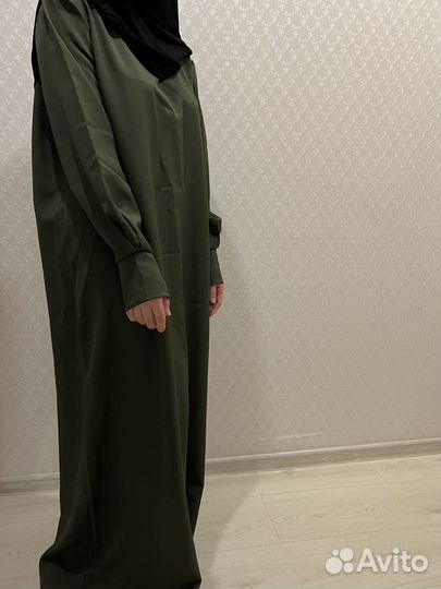 Длинное платье в пол с длинным рукавом
