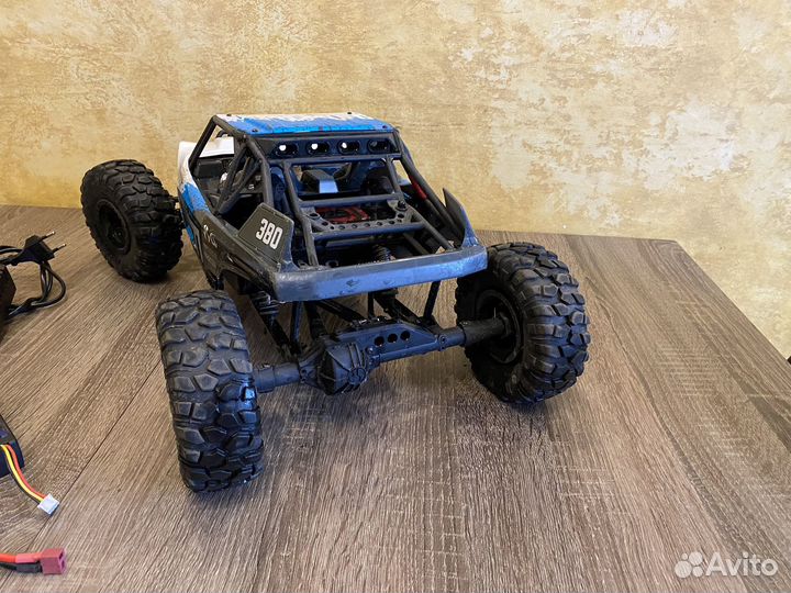 Радиоуправляемая модель axial yety 1:10