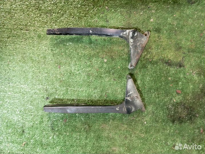 Петля капота левая правая mitsubishi carisma