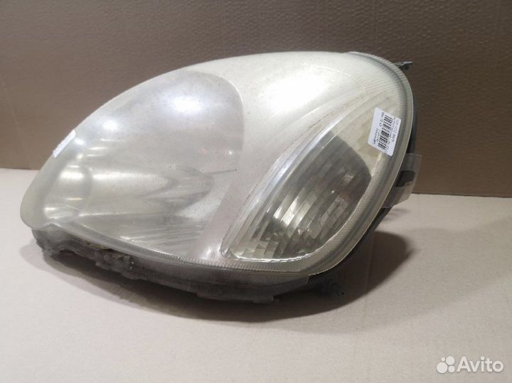 Фара правая toyota yaris 2002 год