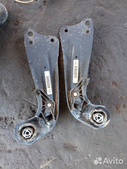 Рычаг подвески Volkswagen Jetta MK5