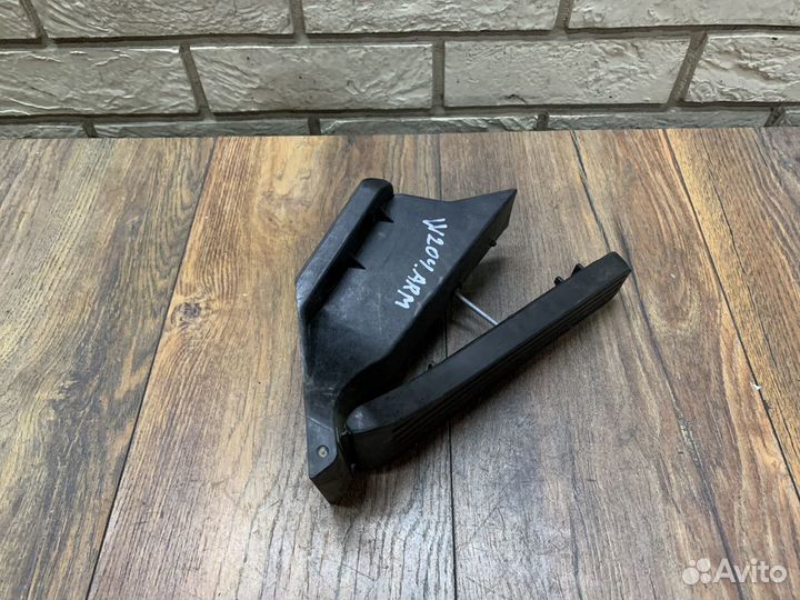 Mercedes Benz C Class W204 Педаль газа