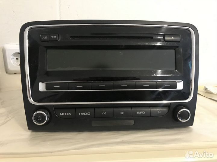 Штатная магнитола на skoda octavia