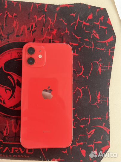 Телефон iPhone 12