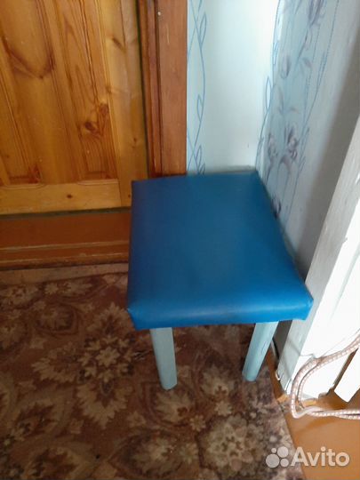 Стульчик для прихожей