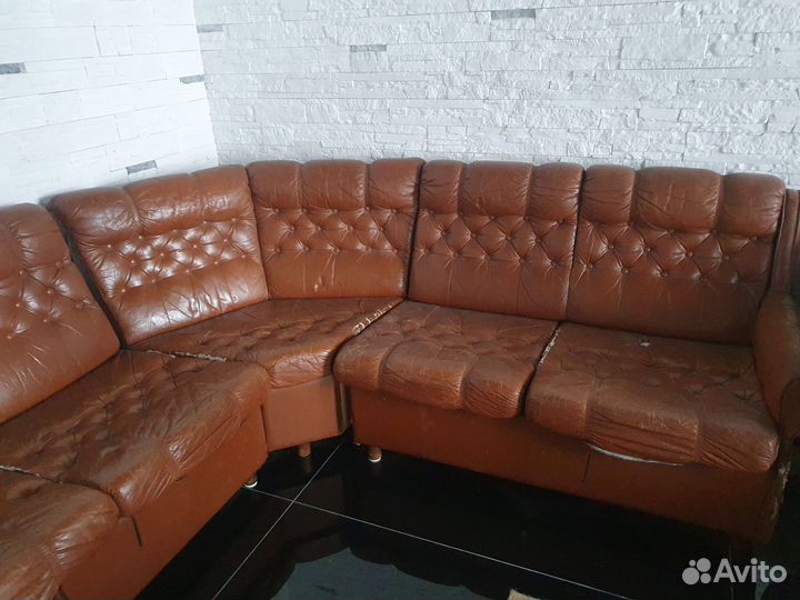Кожаный угловой диван бу