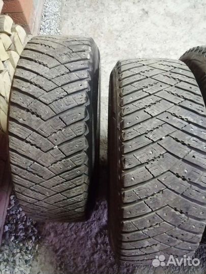 Goodyear Ultragrip Ice Arctic 215/60 R17