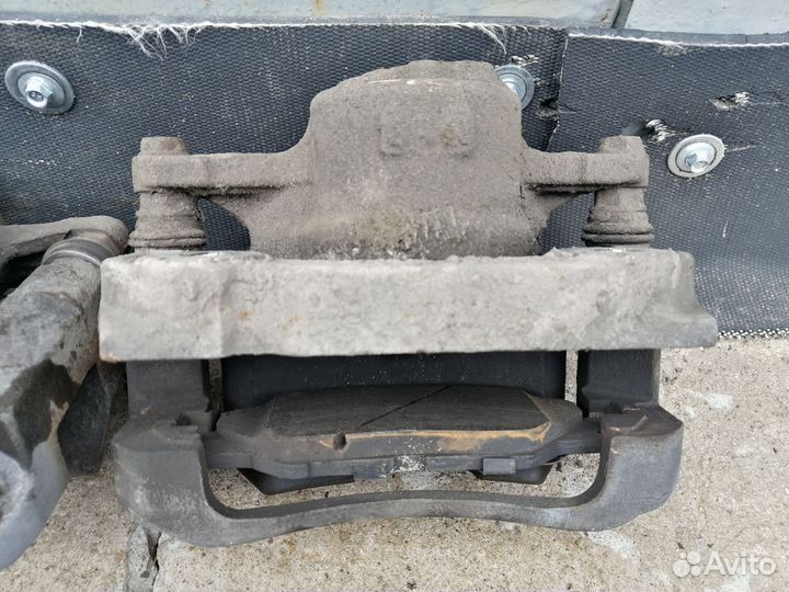 Комплект тормозов is250