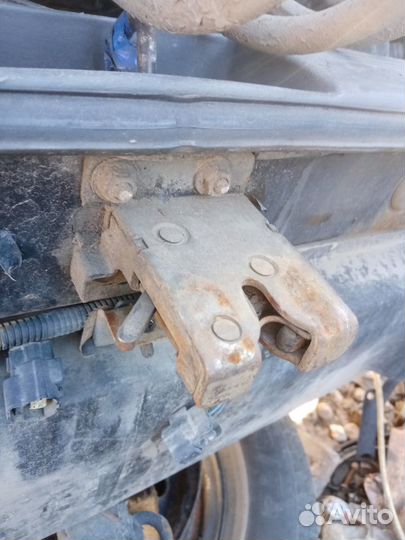 Замок калитки запасного колеса Kia Sportage 1