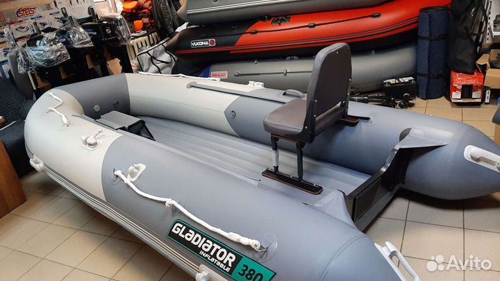 Лодка Gladiator E380 нднд