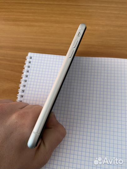 Телефон iPhone Xr 64gb