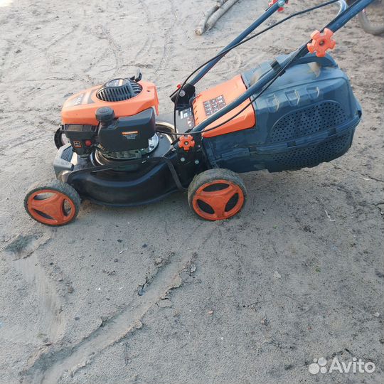 Газонокосилка бензиновая бу