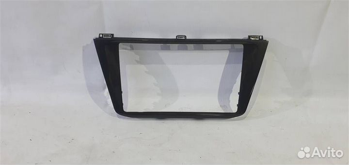 Рамка магнитолы Volkswagen Tiguan 2020