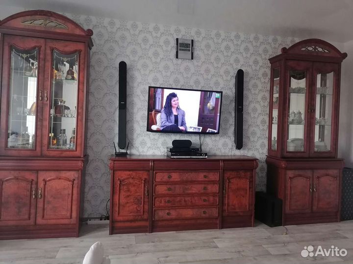 Стенка из карельской березы