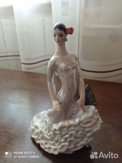 Фарфороые статуэтки