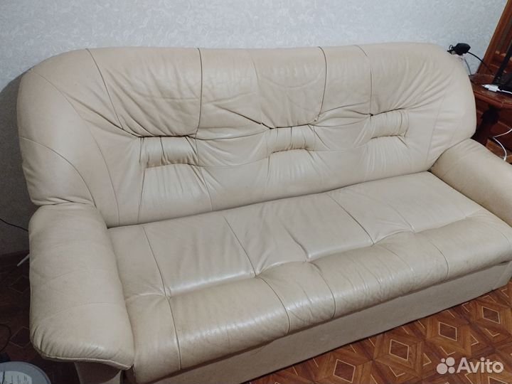 Кожаный диван бу